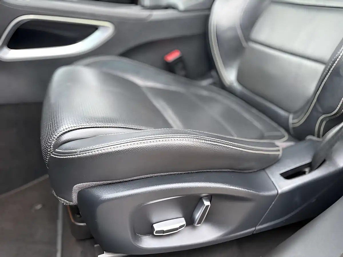 Used 2018 Jaguar F-Pace R-Sport Loire Blue - Interior and Exterior details 19