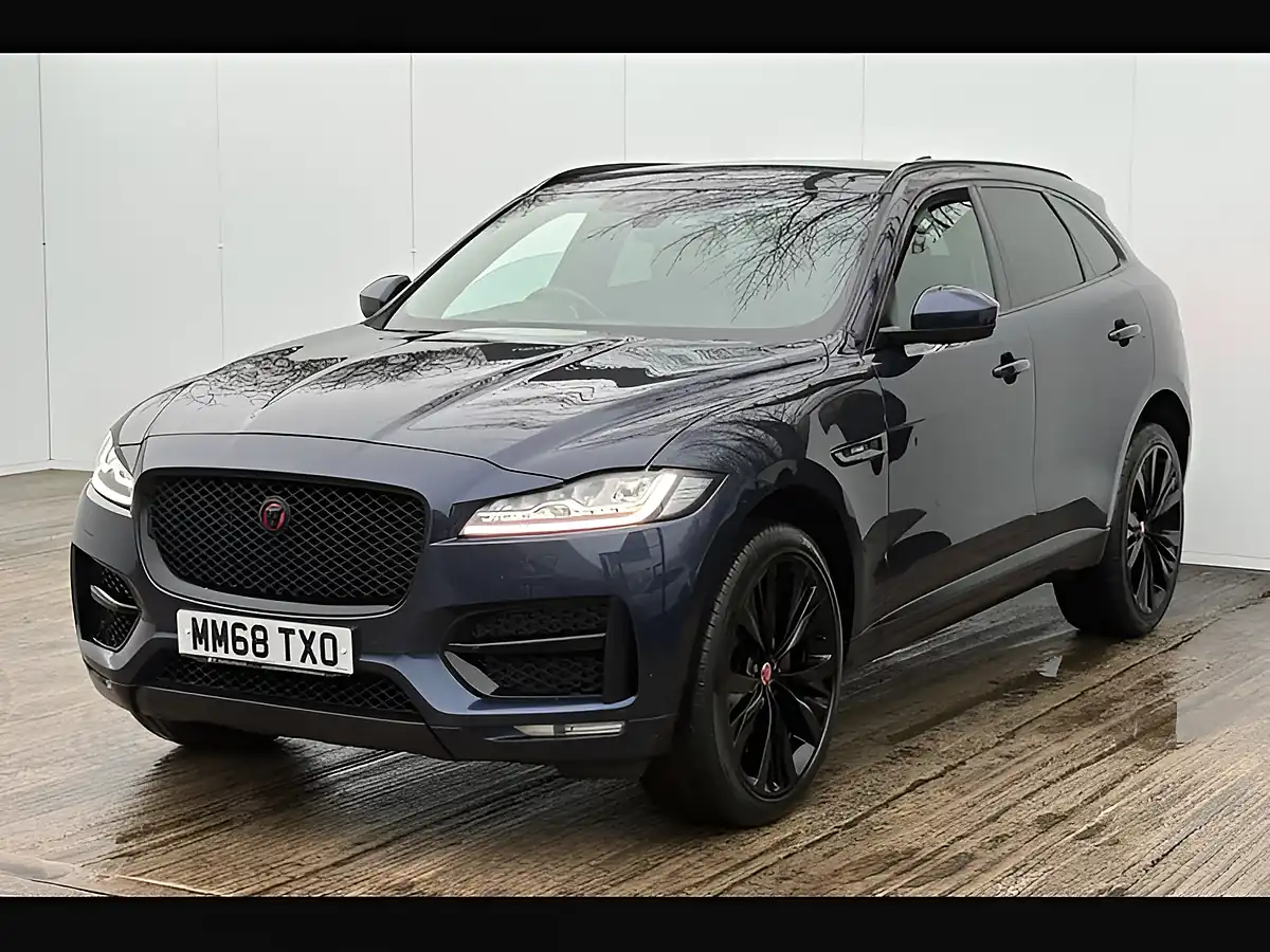 Used 2018 Jaguar F-Pace R-Sport Loire Blue - Interior and Exterior details 4