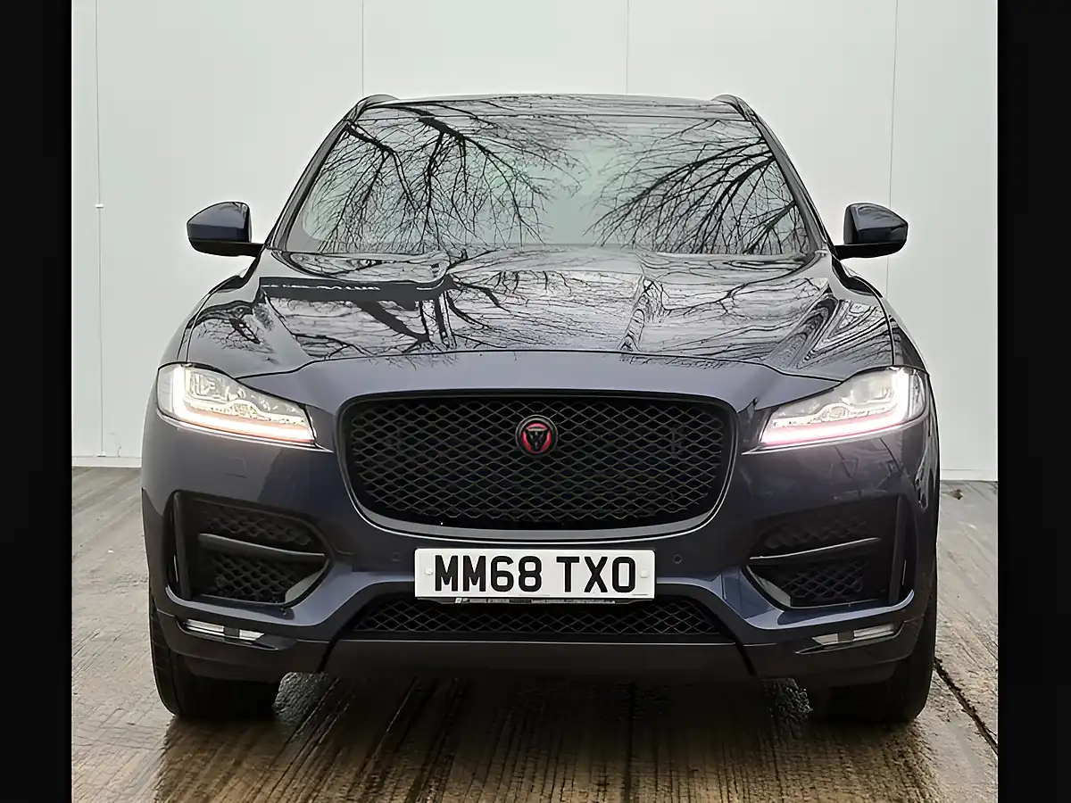 Used 2018 Jaguar F-Pace R-Sport Loire Blue - Interior and Exterior details 5
