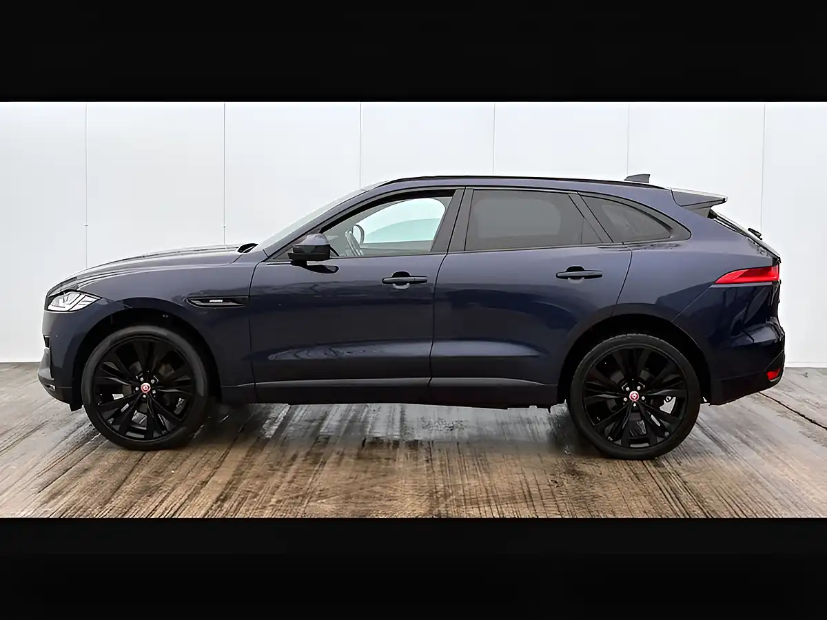 Used 2018 Jaguar F-Pace R-Sport Loire Blue - Interior and Exterior details 8