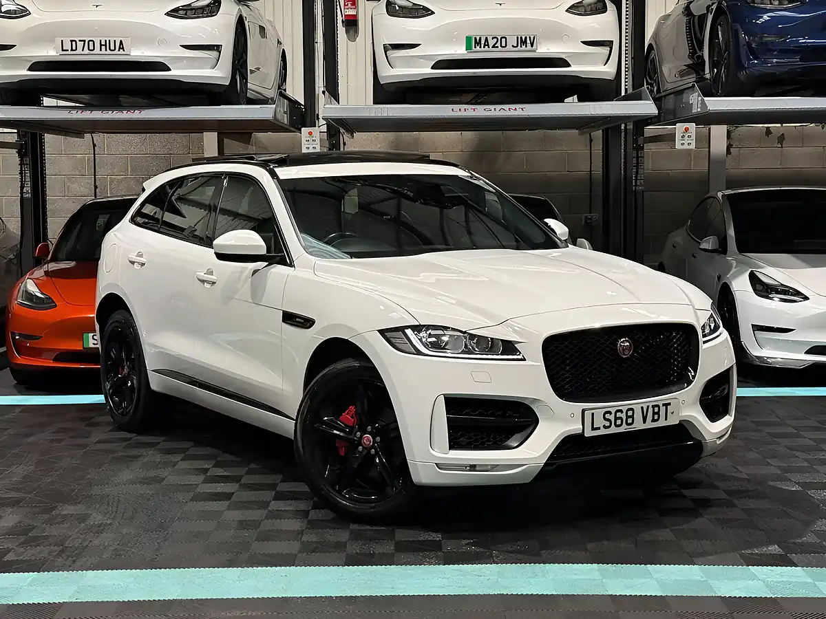 Used 2018 Jaguar F-Pace R-Sport White - Front View
