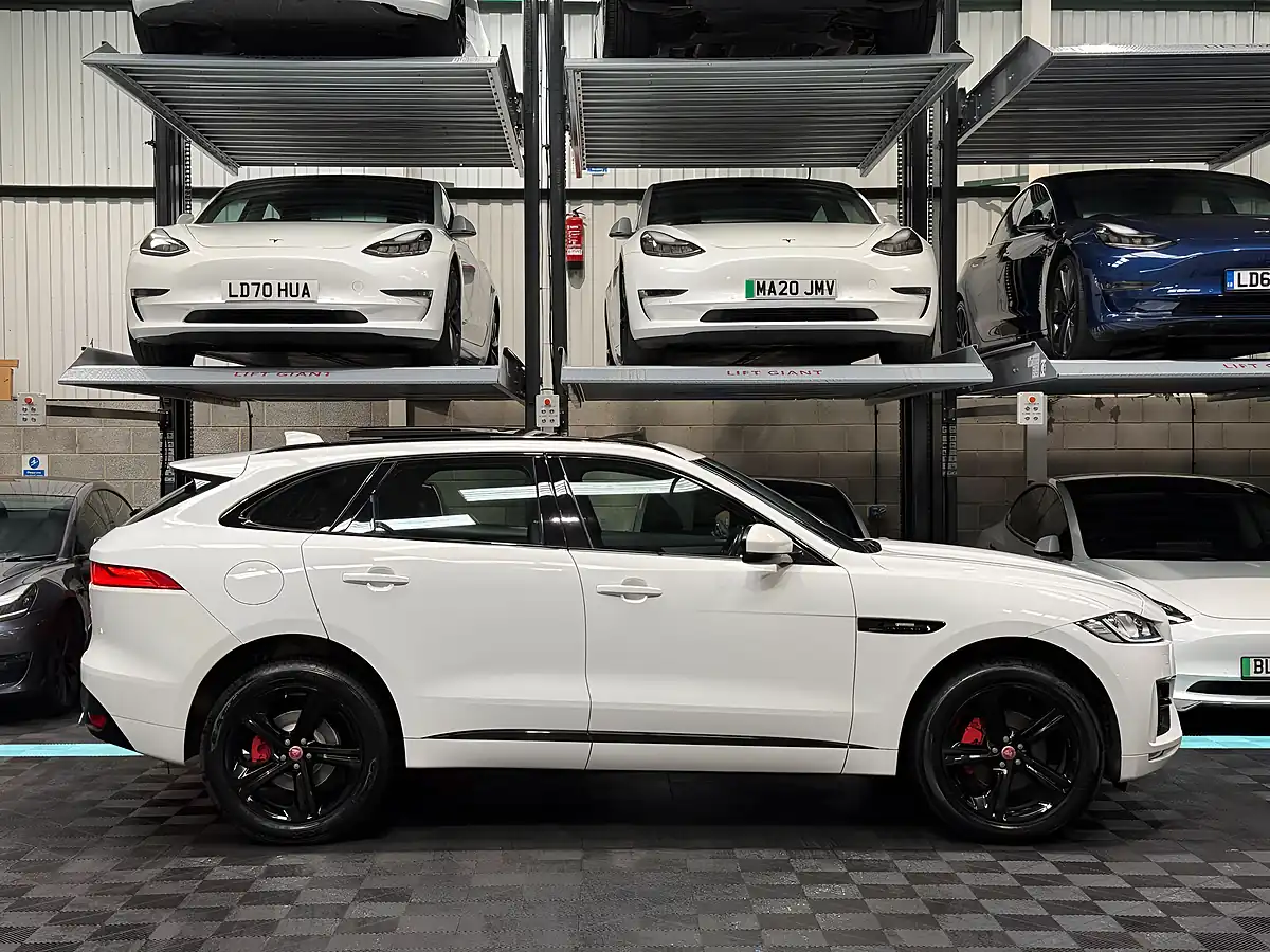 Used 2018 Jaguar F-Pace R-Sport White - Interior and Exterior details 10