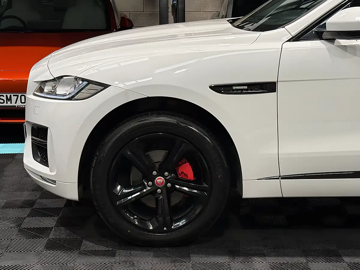 Used 2018 Jaguar F-Pace R-Sport White - Interior and Exterior details 14