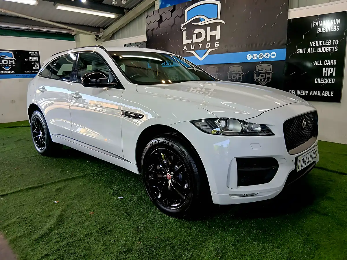 Used 2018 Jaguar F-Pace R-Sport White - Front View