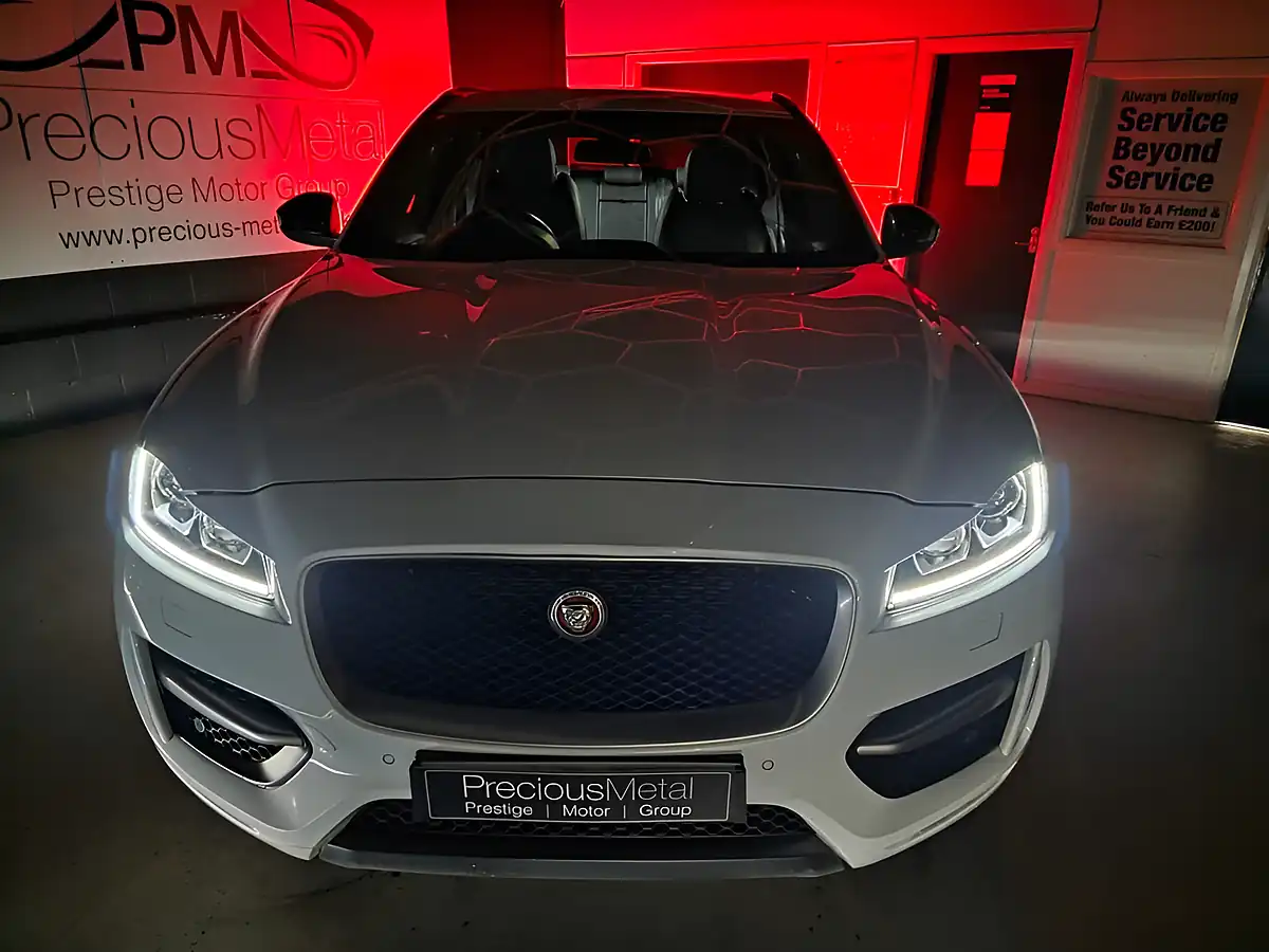 Used 2018 Jaguar F-Pace R-Sport White - Interior and Exterior details 10