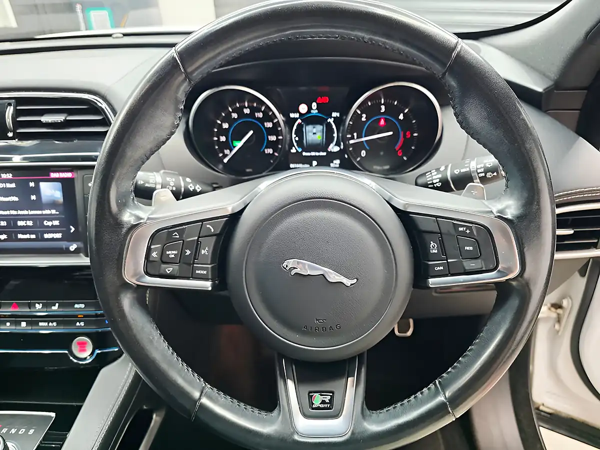Used 2018 Jaguar F-Pace R-Sport White - Interior and Exterior details 11