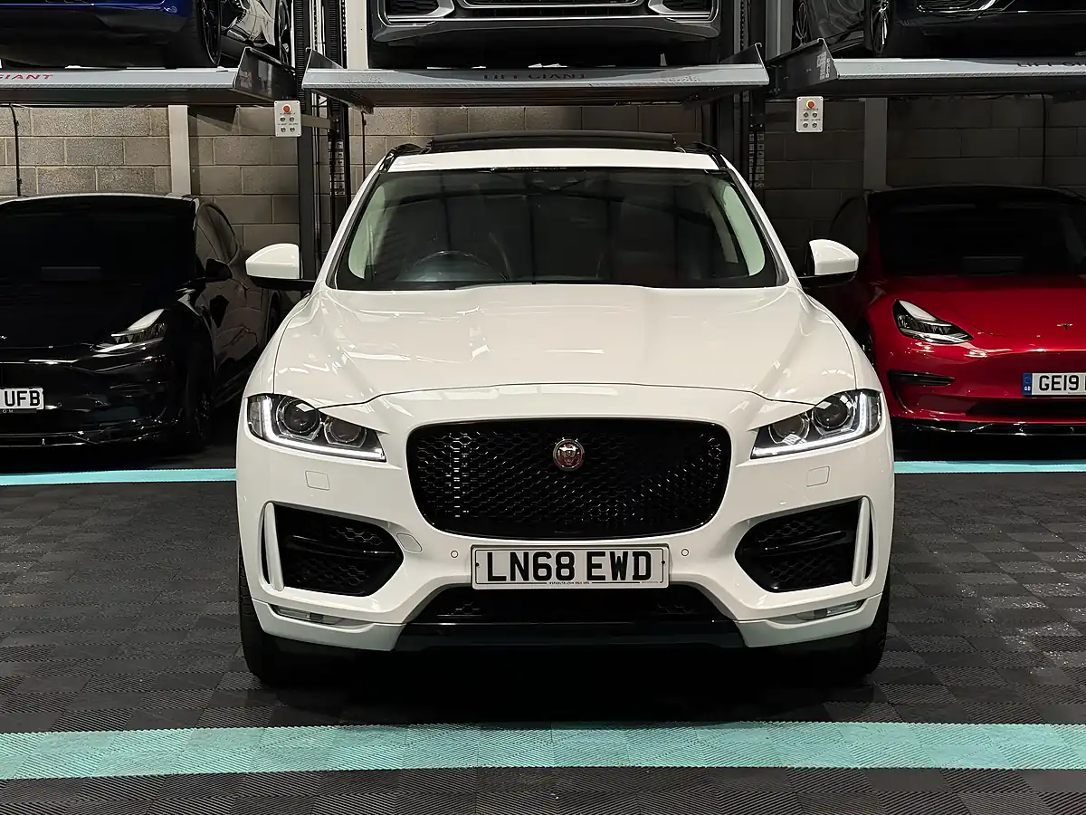 Used 2018 Jaguar F-Pace R-Sport White - Interior and Exterior details 4