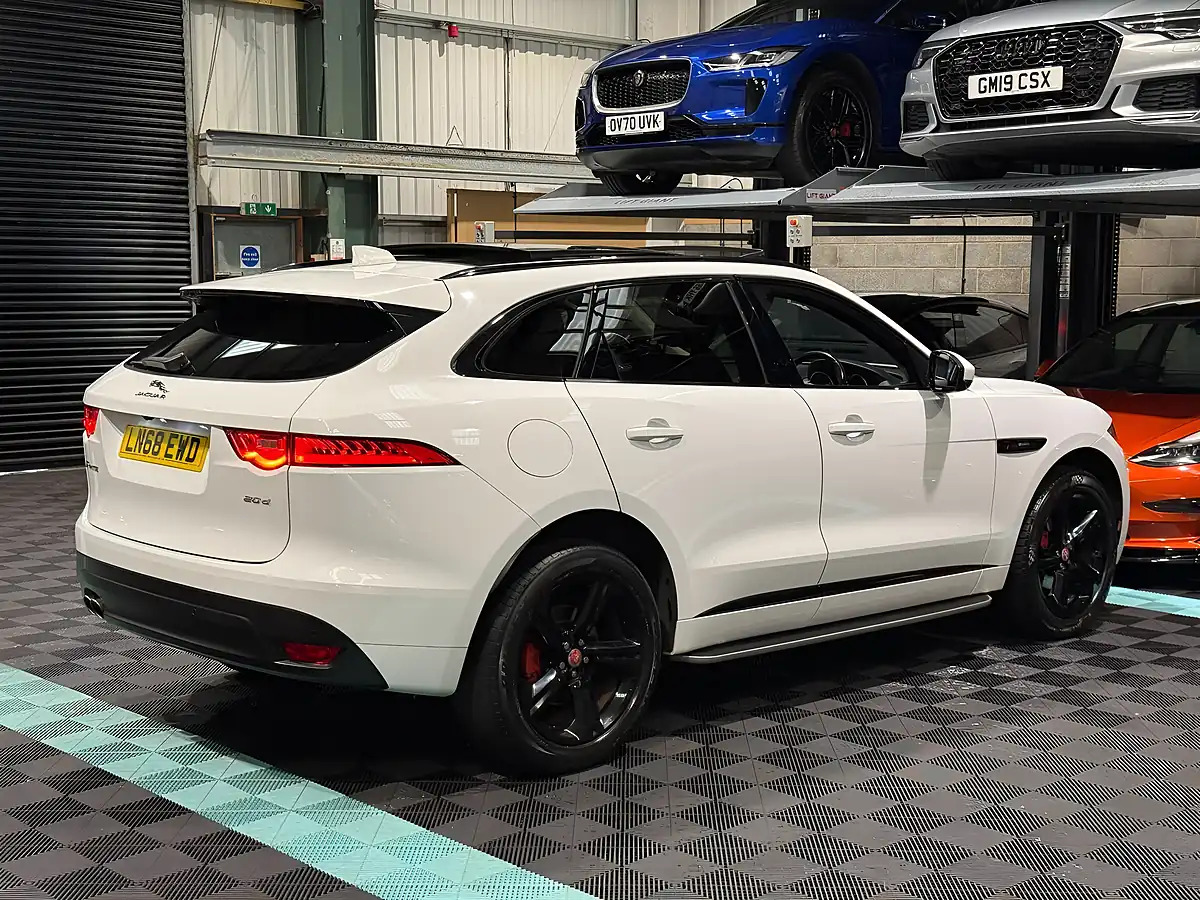 Used 2018 Jaguar F-Pace R-Sport White - Interior and Exterior details 9