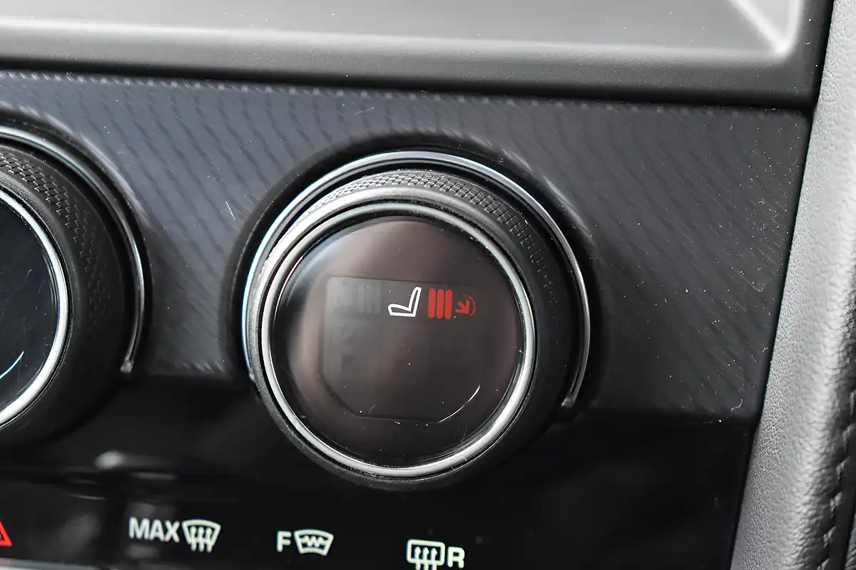 Used 2018 Jaguar F-Type R-Dynamic Ultra Blue - Interior and Exterior details 10