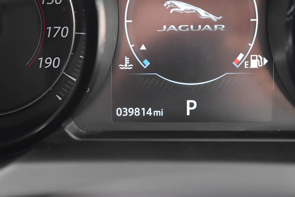Used 2018 Jaguar F-Type R-Dynamic Ultra Blue - Interior and Exterior details 9