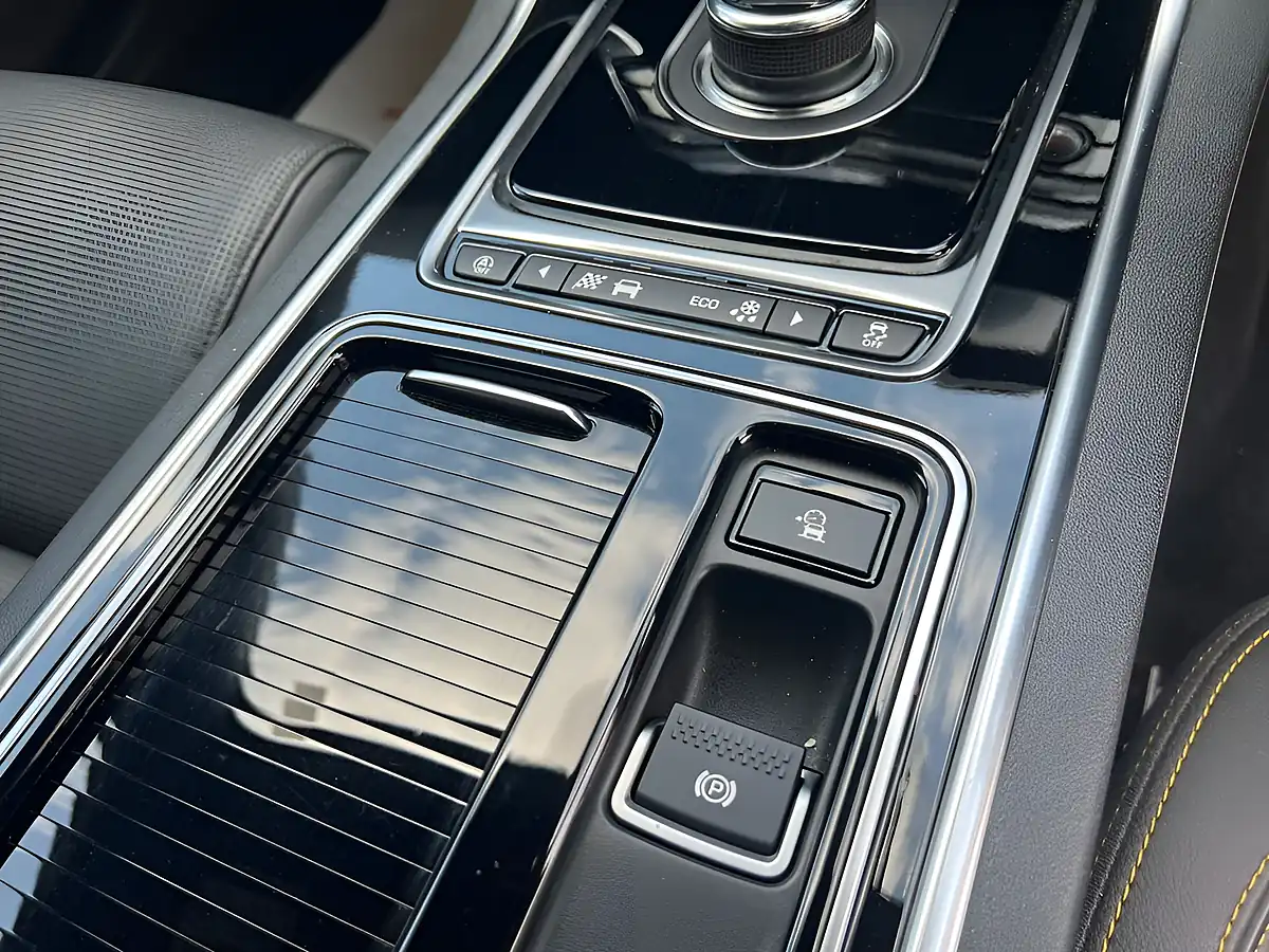 Used 2018 Jaguar Xe 300 Sport Black - Interior and Exterior details 17