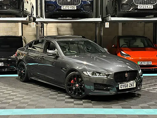 2018 Jaguar XE R-Sport 2.0i