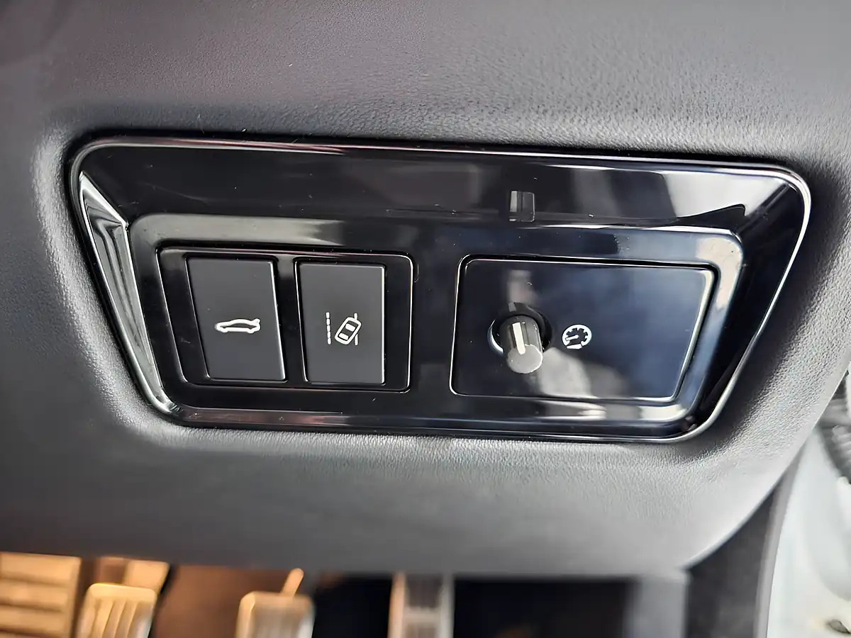 Used 2018 Jaguar Xe R-Sport White - Interior and Exterior details 12