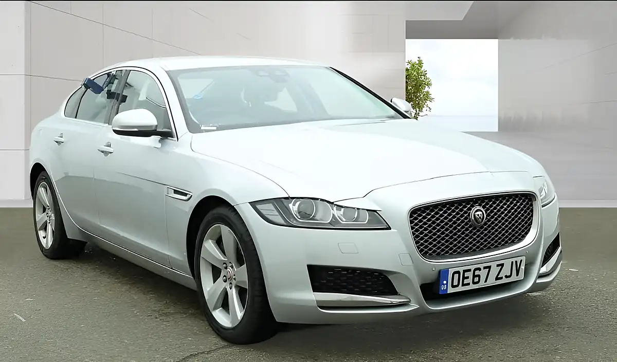 Used 2018 Jaguar Xf Portfolio Indus Silver - Interior and Exterior details 6