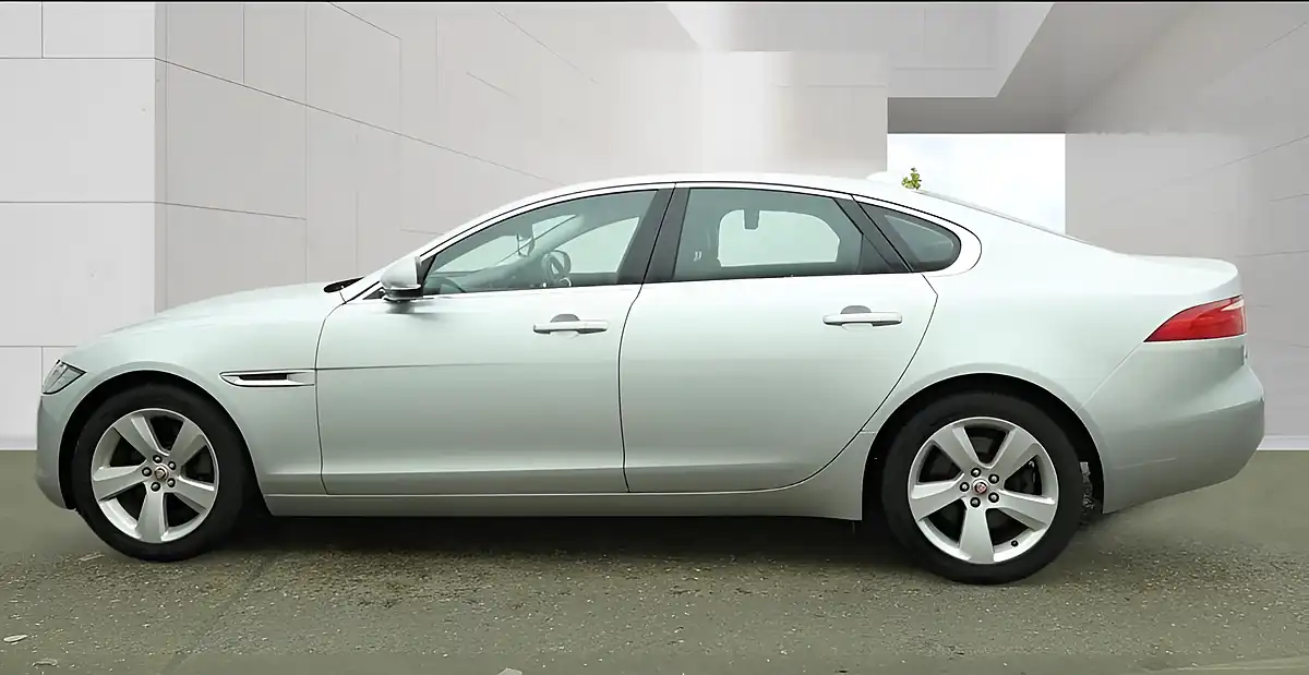Used 2018 Jaguar Xf Portfolio Indus Silver - Interior and Exterior details 8