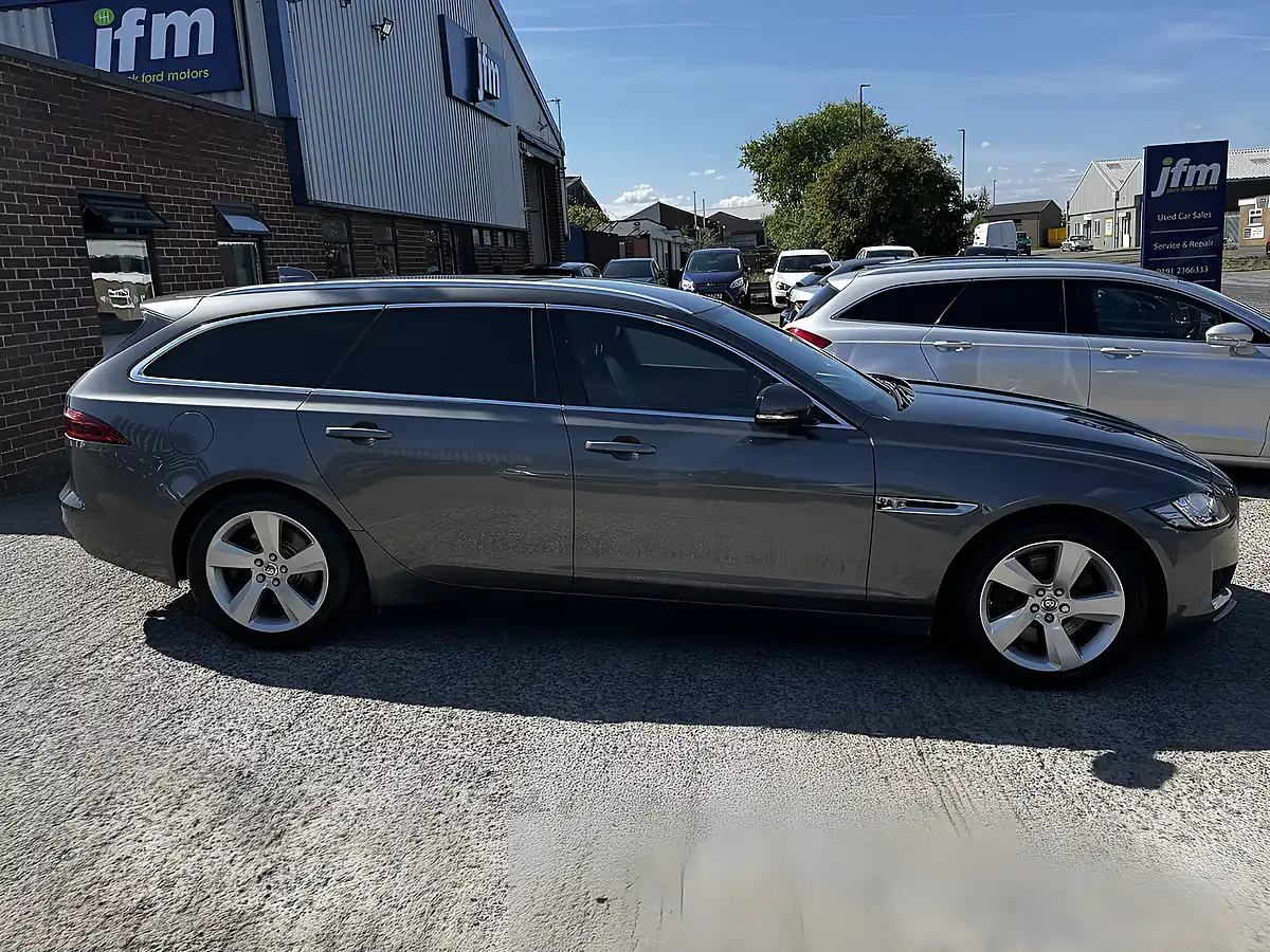 Used 2018 Jaguar Xf Portfolio Sportbrake Corris Grey Met - Interior and Exterior details 14
