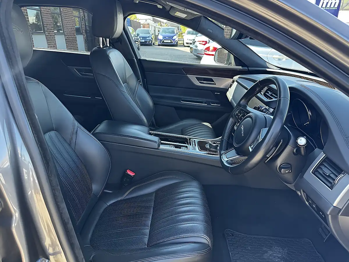 Used 2018 Jaguar Xf Portfolio Sportbrake Corris Grey Met - Interior and Exterior details 2