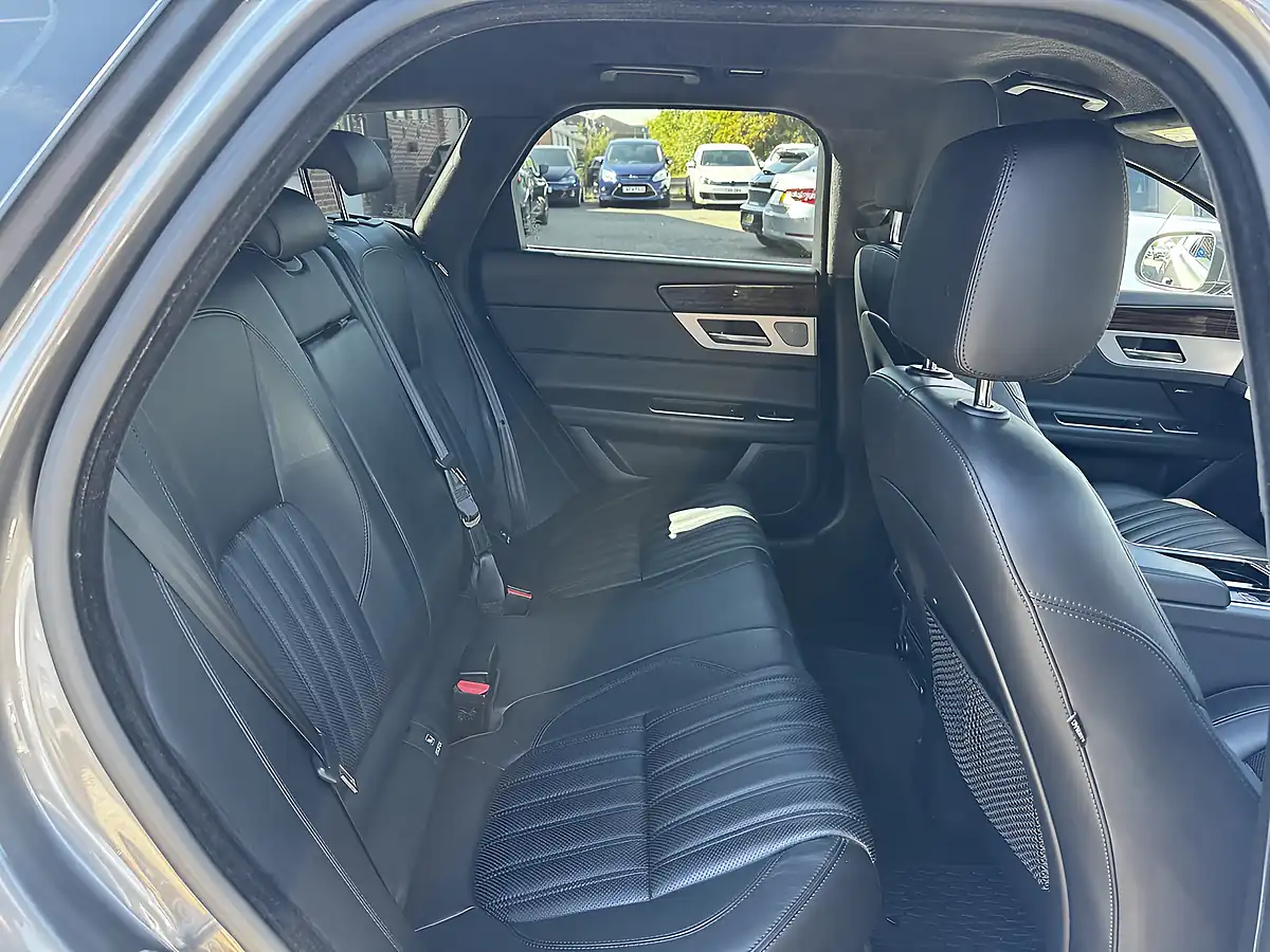Used 2018 Jaguar Xf Portfolio Sportbrake Corris Grey Met - Interior and Exterior details 3