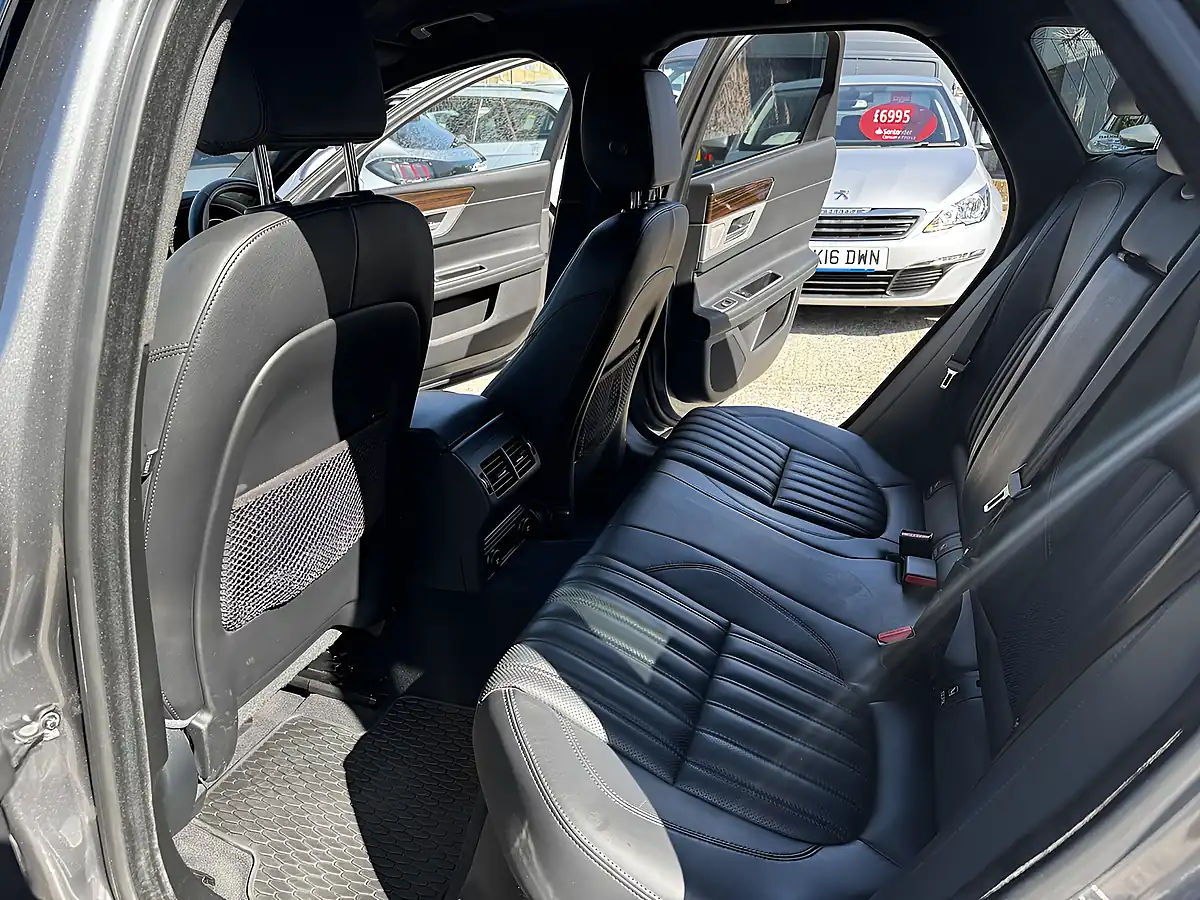Used 2018 Jaguar Xf Portfolio Sportbrake Corris Grey Met - Interior and Exterior details 4