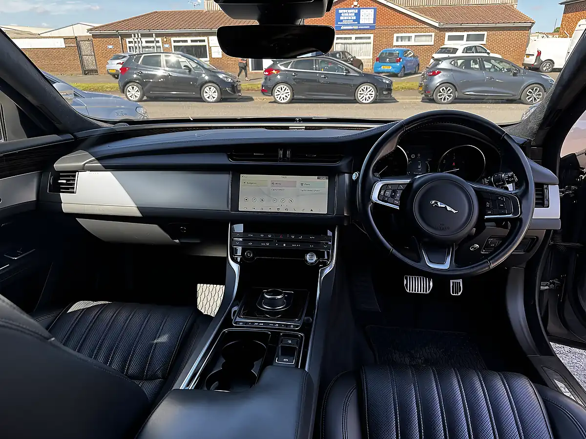 Used 2018 Jaguar Xf Portfolio Sportbrake Corris Grey Met - Interior and Exterior details 6
