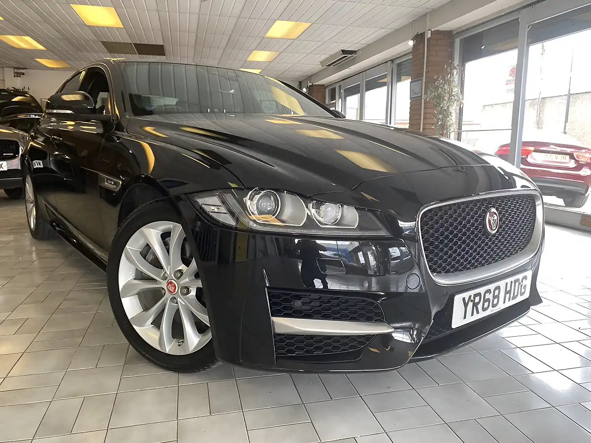 Used 2018 Jaguar Xf R-Sport Assured Black - Front View