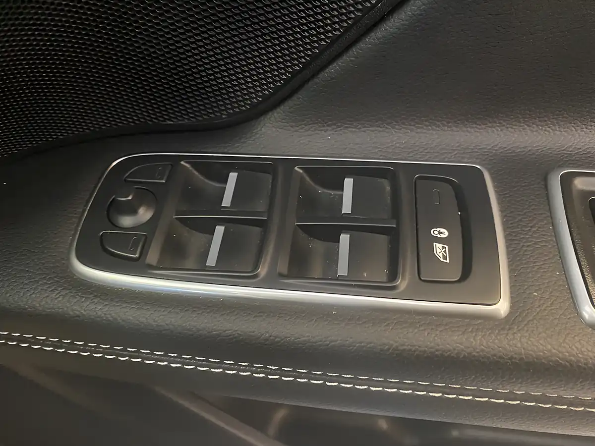 Used 2018 Jaguar Xf R-Sport Assured Black - Interior and Exterior details 17