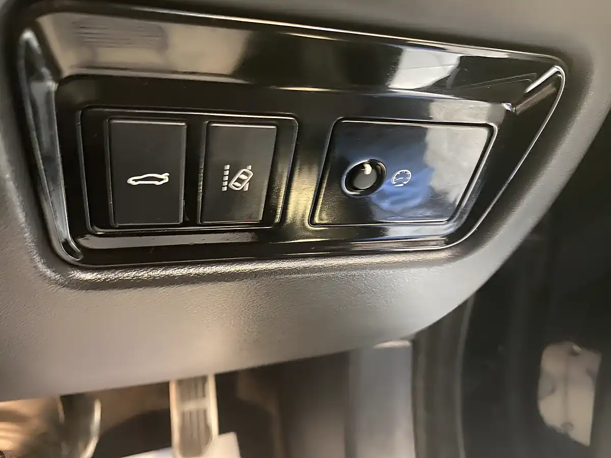 Used 2018 Jaguar Xf R-Sport Assured Black - Interior and Exterior details 19