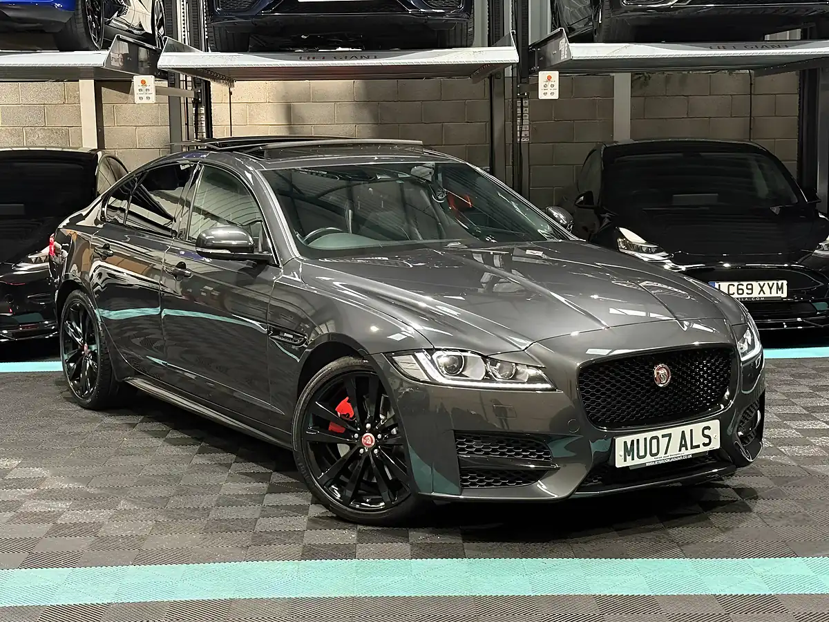 Used 2018 Jaguar Xf R-Sport Grey - Front View
