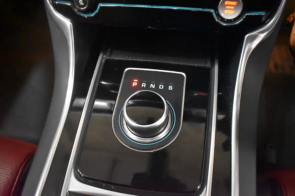 Used 2018 Jaguar Xf R-Sport Red - Interior and Exterior details 16