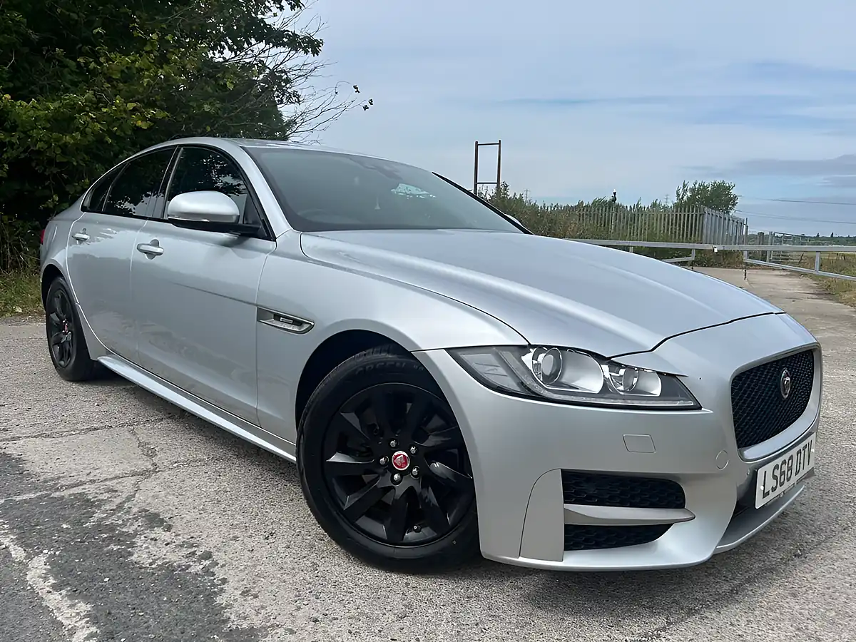 Used 2018 Jaguar Xf R-Sport Silver - Front View