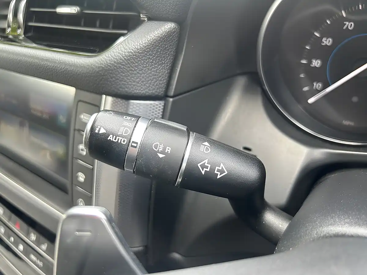 Used 2018 Jaguar Xf R-Sport Silver - Interior and Exterior details 13