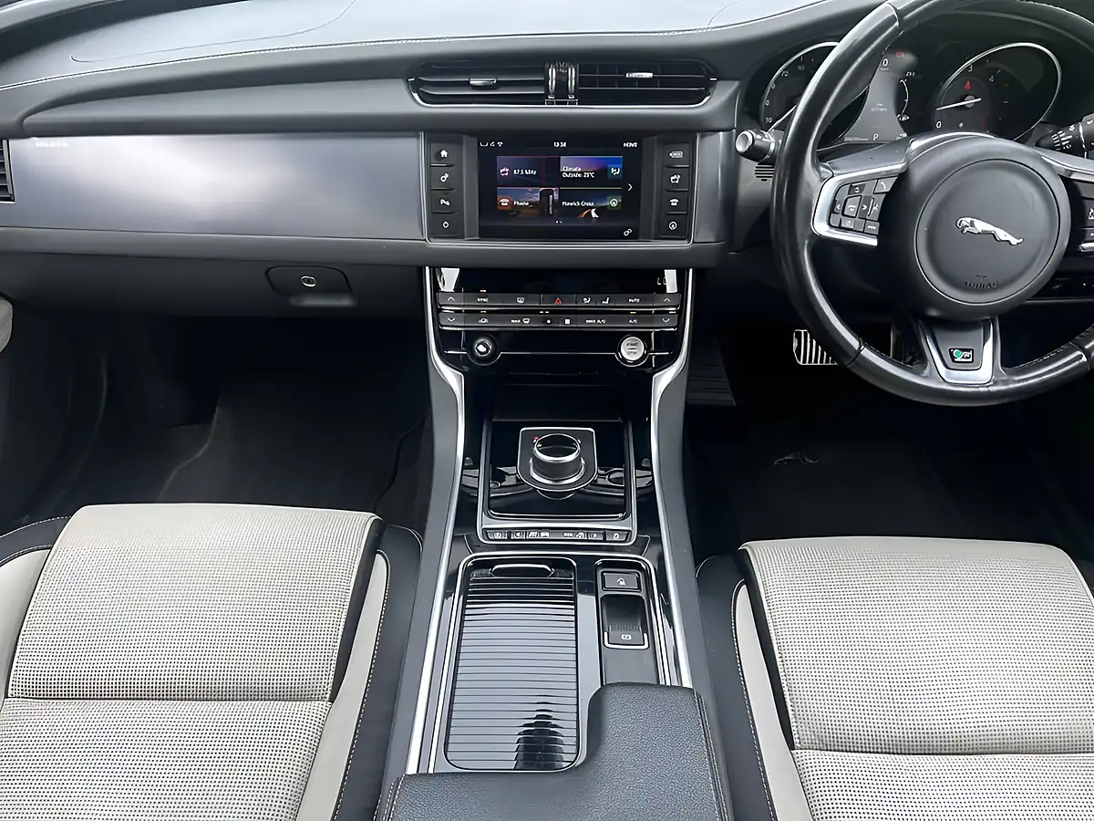 Used 2018 Jaguar Xf R-Sport Silver - Interior and Exterior details 15