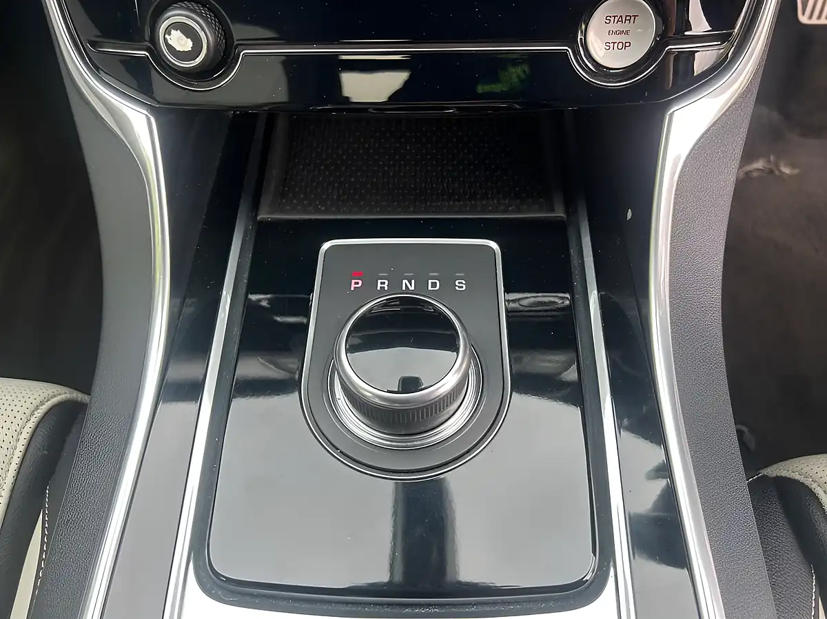 Used 2018 Jaguar Xf R-Sport Silver - Interior and Exterior details 16