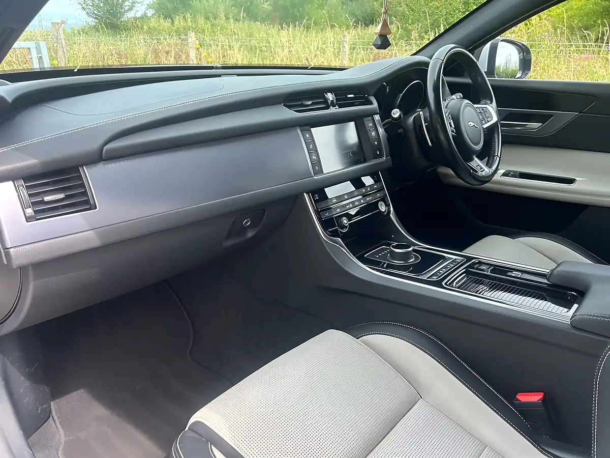 Used 2018 Jaguar Xf R-Sport Silver - Interior and Exterior details 17