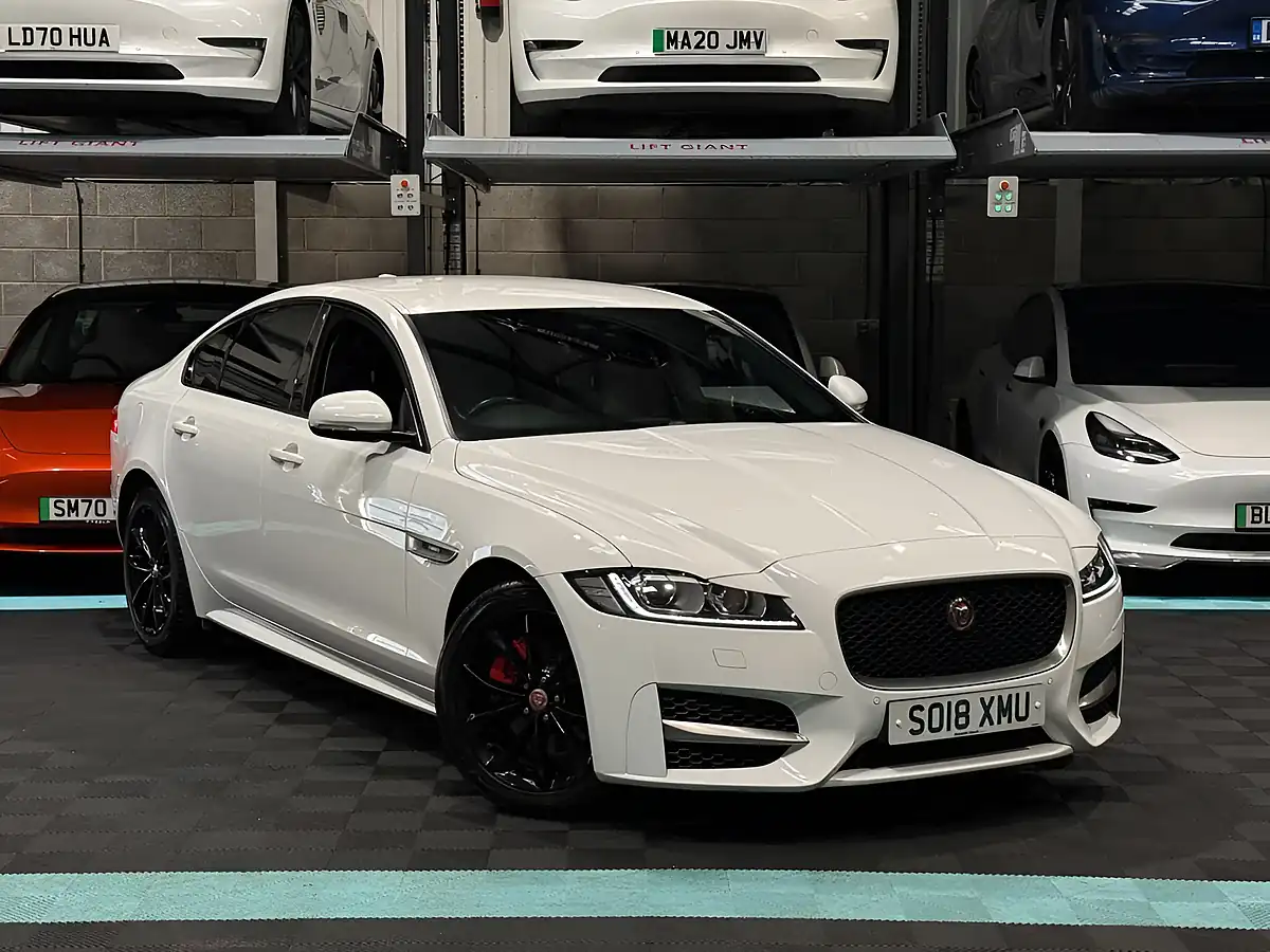 Used 2018 Jaguar Xf R-Sport White - Front View