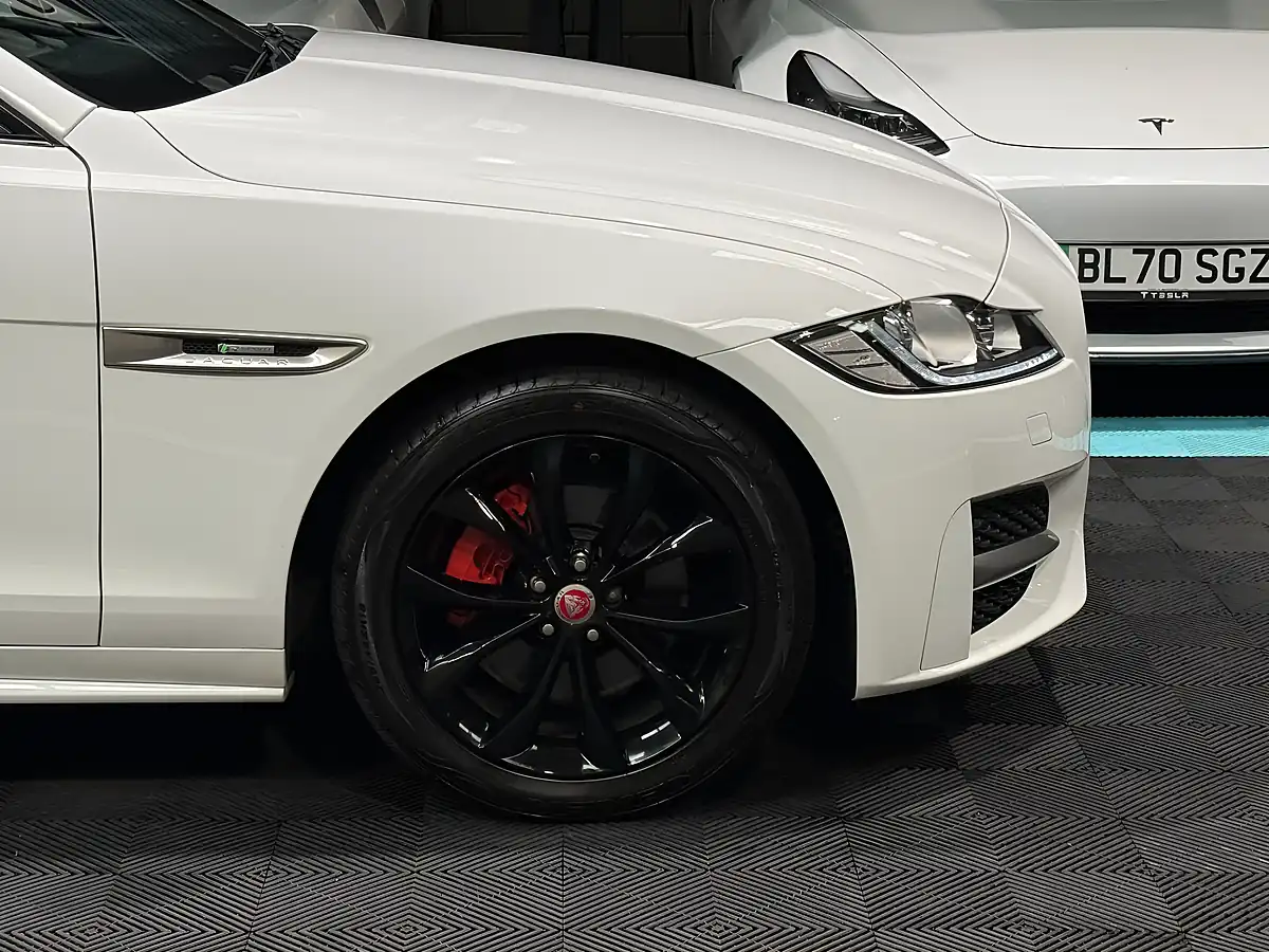 Used 2018 Jaguar Xf R-Sport White - Interior and Exterior details 13