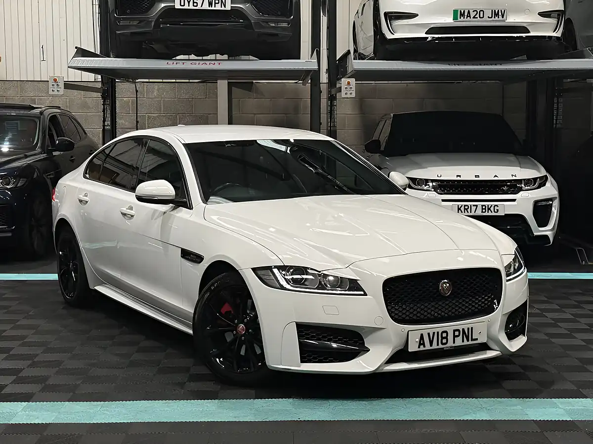 Used 2018 Jaguar Xf R-Sport White - Front View