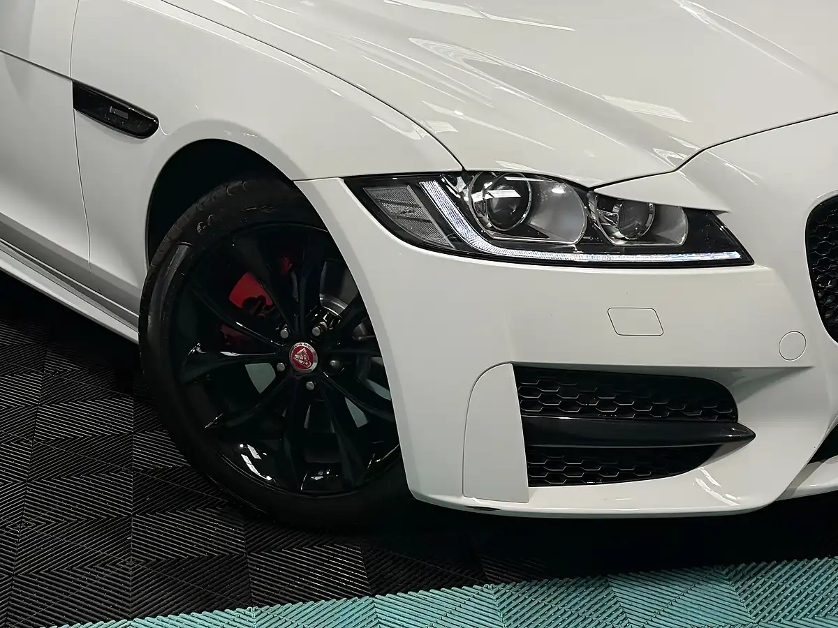 Used 2018 Jaguar Xf R-Sport White - Interior and Exterior details 11