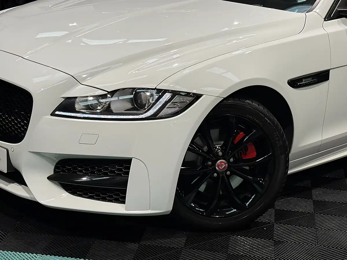 Used 2018 Jaguar Xf R-Sport White - Interior and Exterior details 12