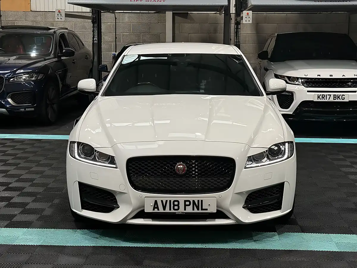 Used 2018 Jaguar Xf R-Sport White - Interior and Exterior details 4