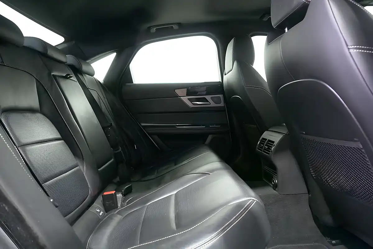 Used 2018 Jaguar Xf R-Sport Yulong White - Interior and Exterior details 12