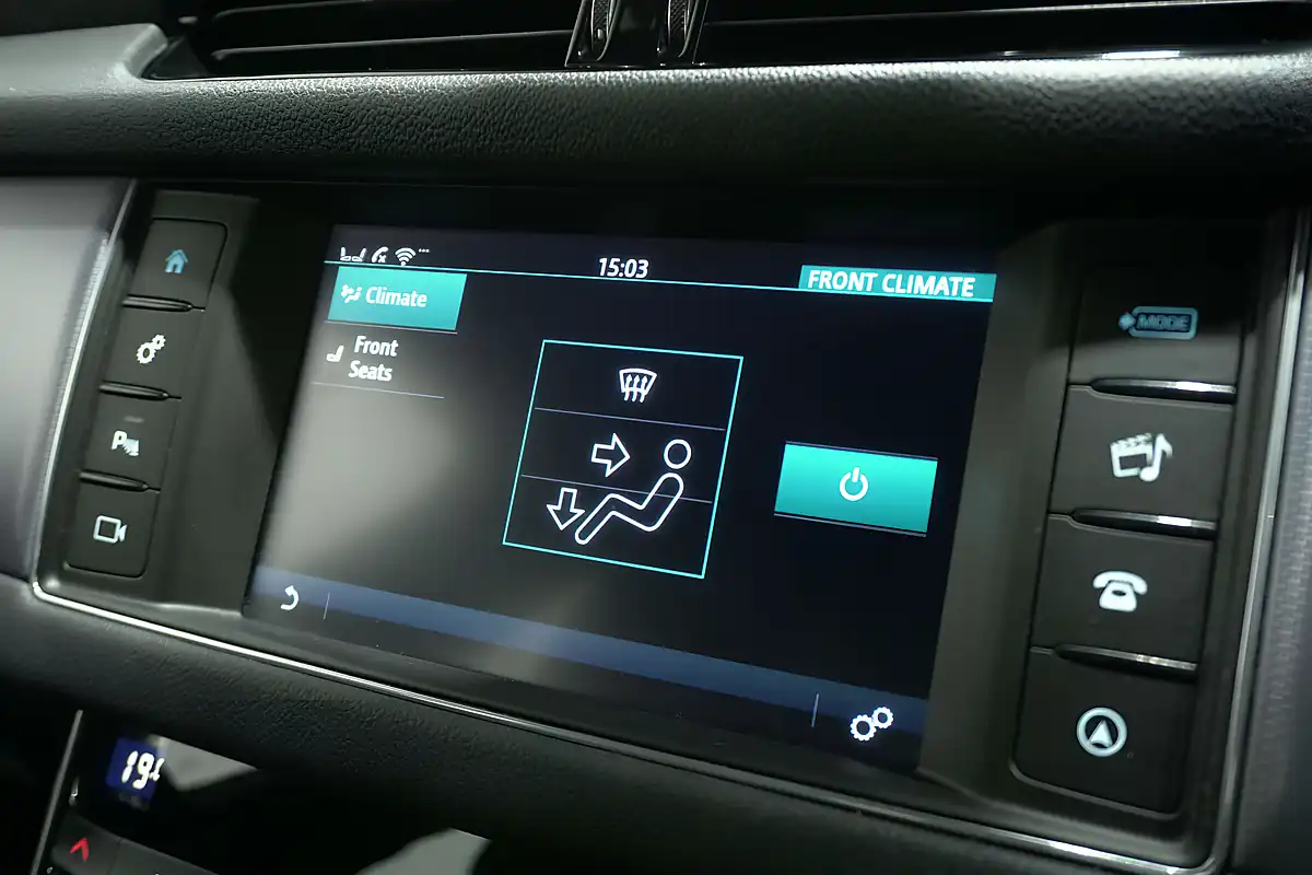 Used 2018 Jaguar Xf R-Sport Yulong White - Interior and Exterior details 18