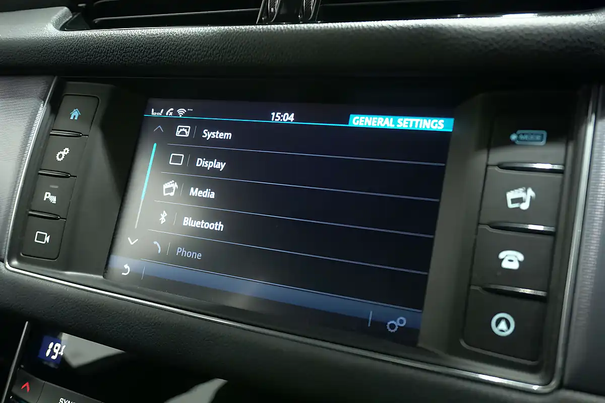 Used 2018 Jaguar Xf R-Sport Yulong White - Interior and Exterior details 19