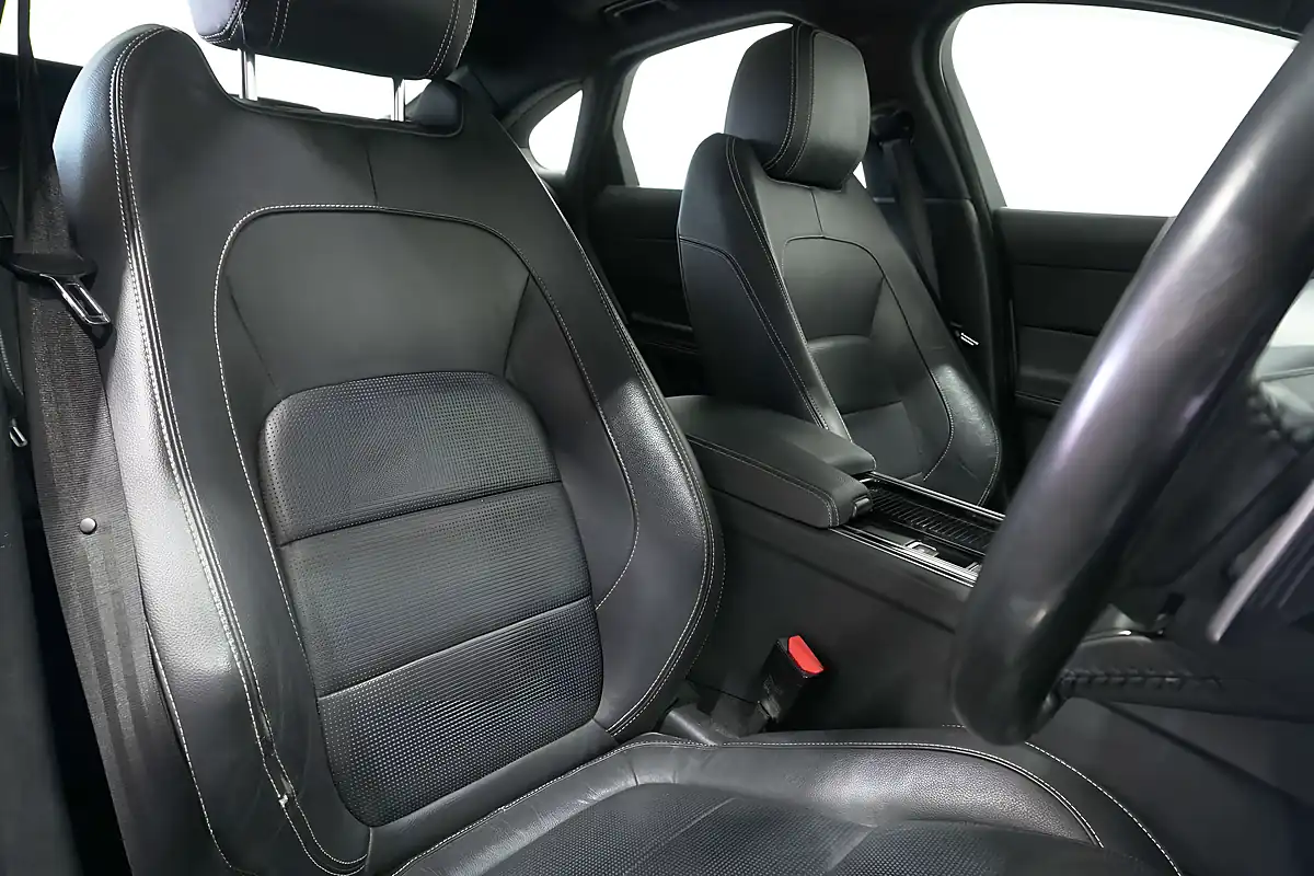 Used 2018 Jaguar Xf R-Sport Yulong White - Interior and Exterior details 6
