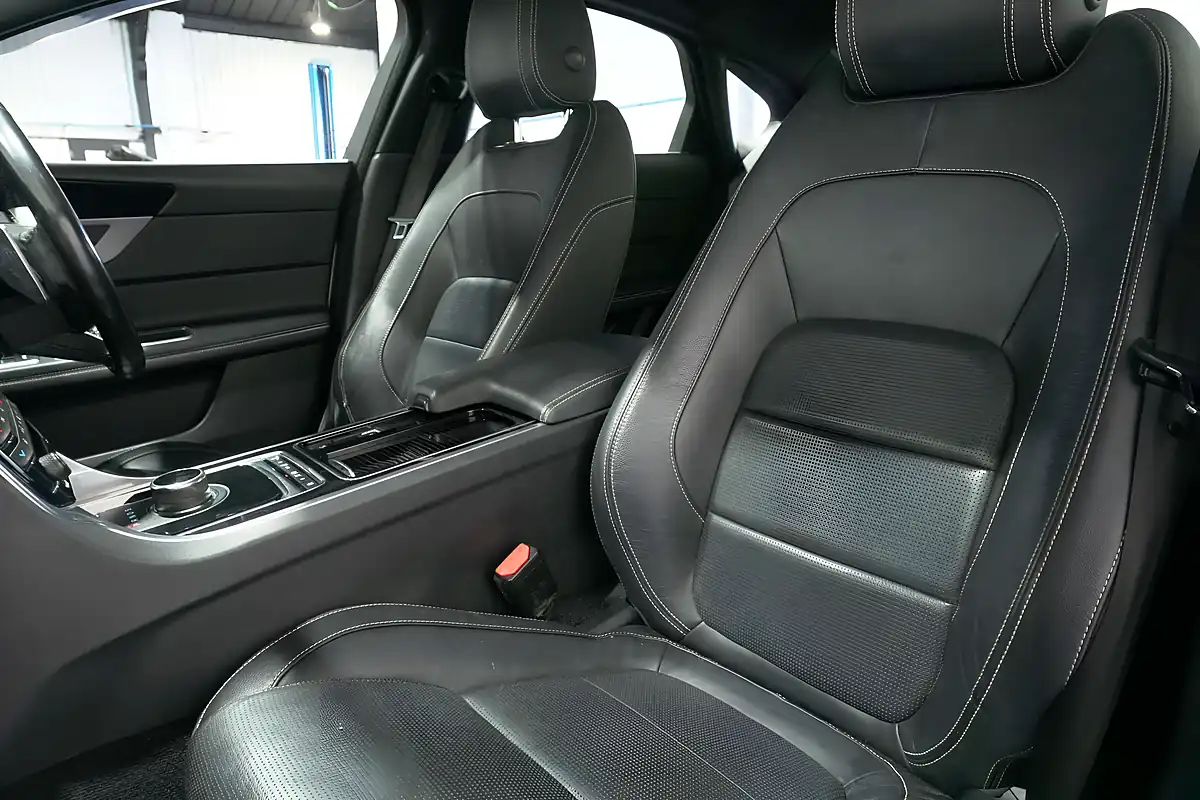 Used 2018 Jaguar Xf R-Sport Yulong White - Interior and Exterior details 8