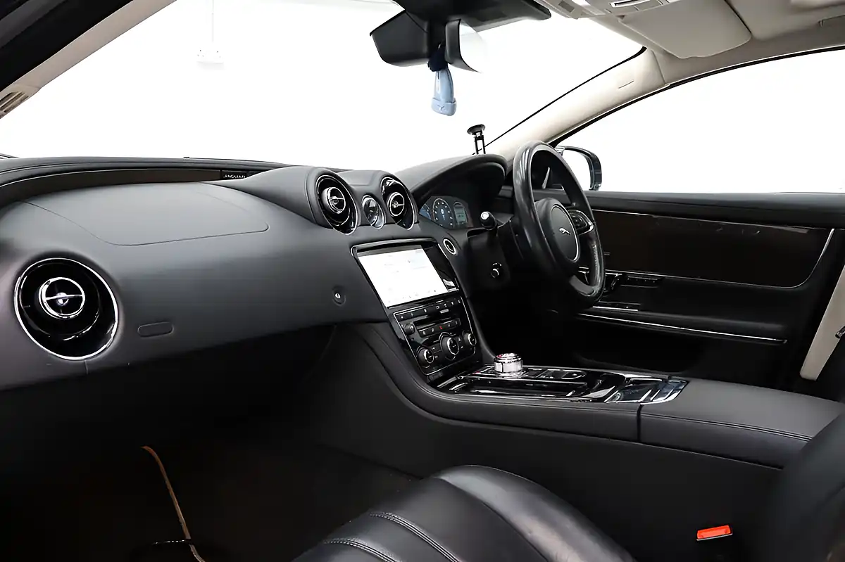 Used 2018 Jaguar Xj Luxury Blue - Interior and Exterior details 10
