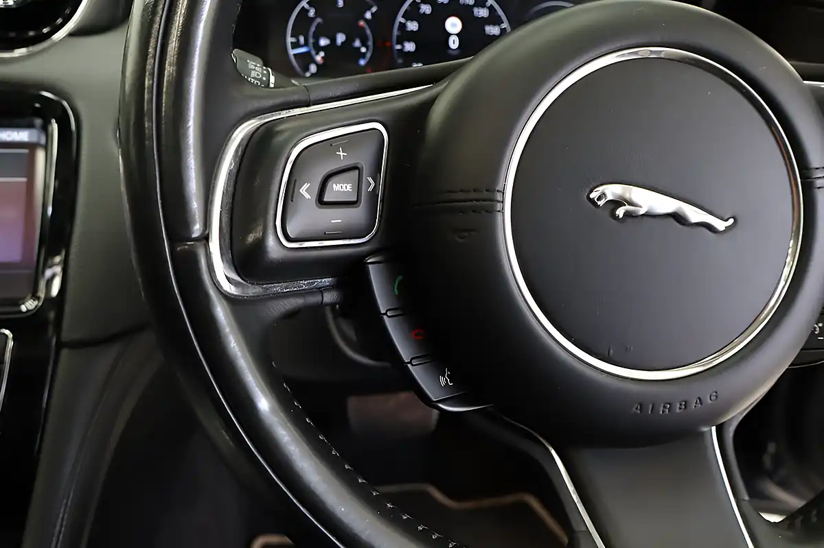 Used 2018 Jaguar Xj Luxury Blue - Interior and Exterior details 15