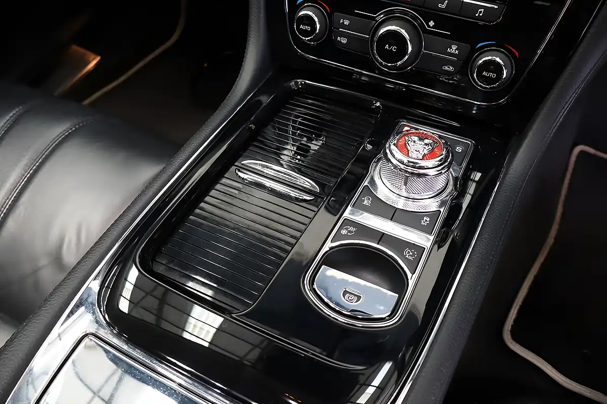 Used 2018 Jaguar Xj Luxury Blue - Interior and Exterior details 17