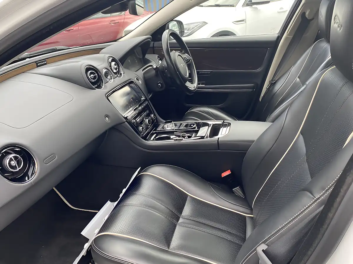 Used 2018 Jaguar Xj Premium Luxury White - Interior and Exterior details 10