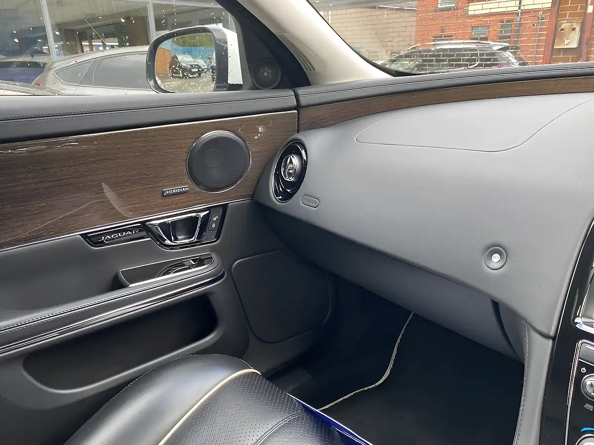 Used 2018 Jaguar Xj Premium Luxury White - Interior and Exterior details 20